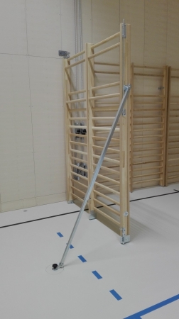 Sprossenwand schwenkbar mit Teleskop Abstrebung